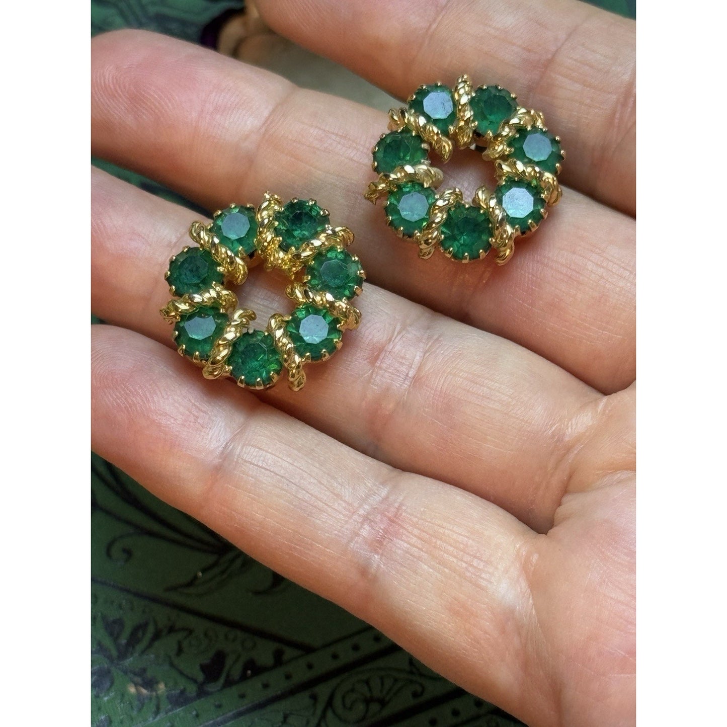 WEISS Green Rhinestone Clip On Earrings Goldtone Wreath Signed Vintage 7/8”