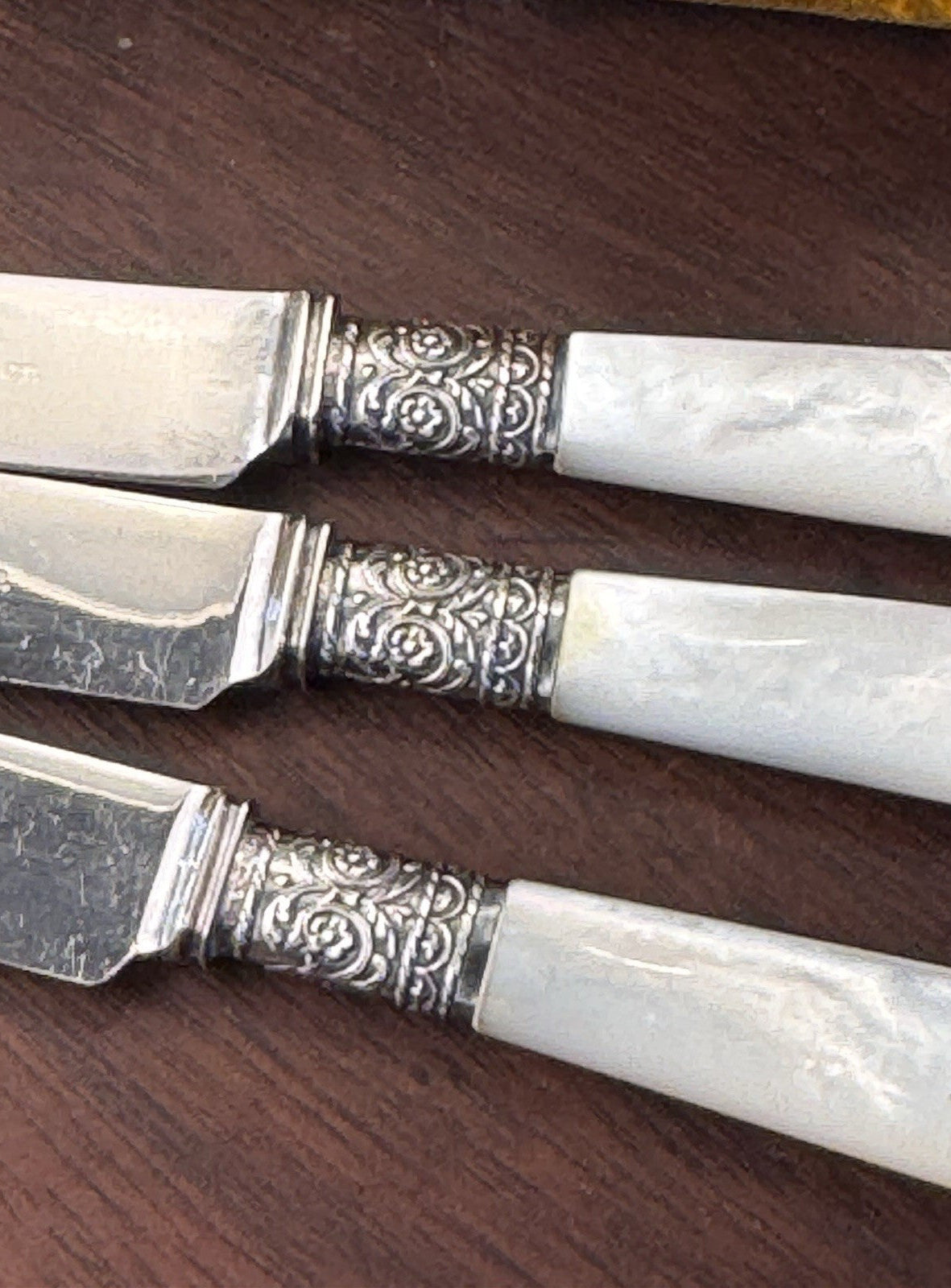 MOP Butter Knives Set 6 Mother Of Pearl Sterling Ferrules Rogers 6.5” ANTIQUE