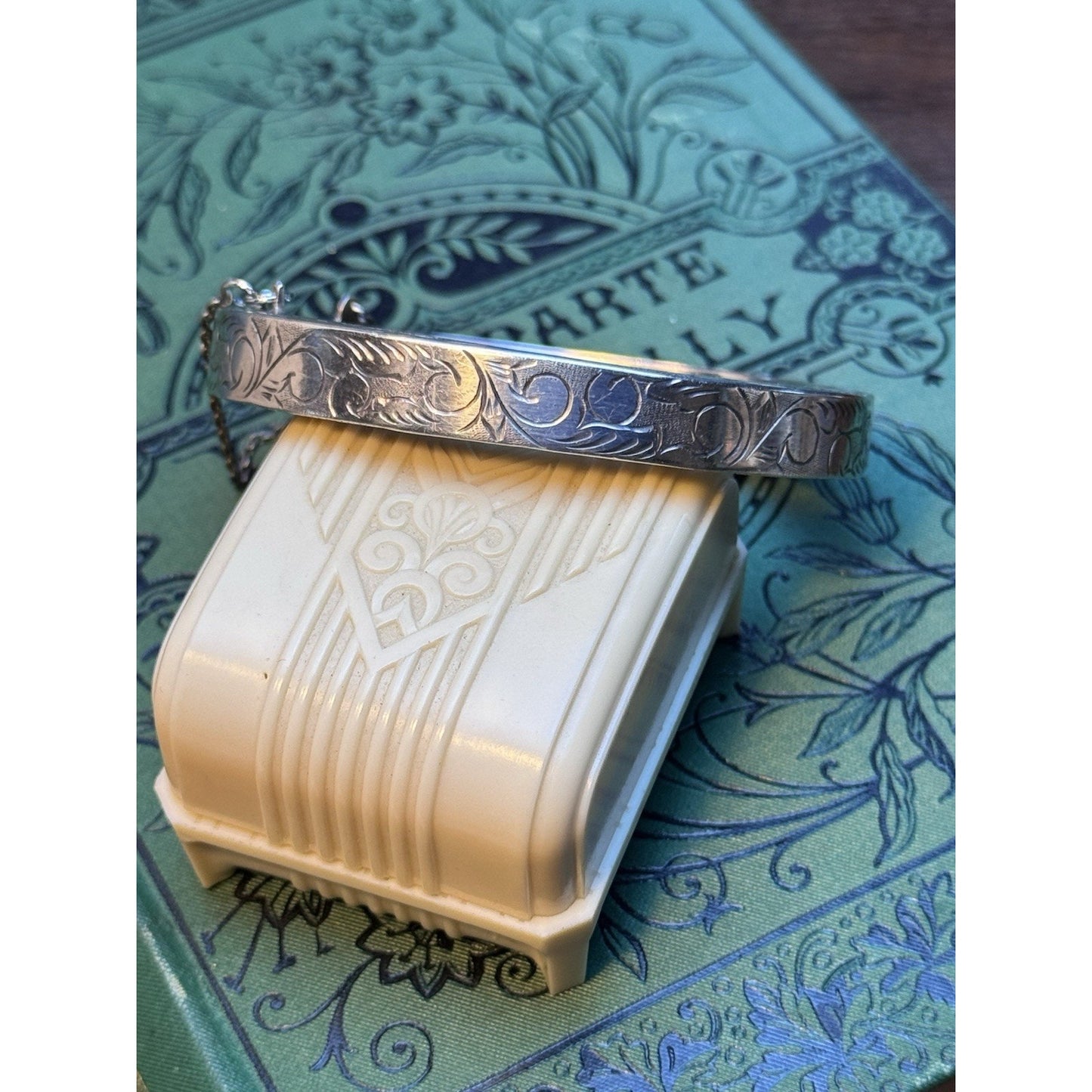 Vintage 925 Siam Silver Chased Hinged Bangle Bracelet Safety Chain 6.5”