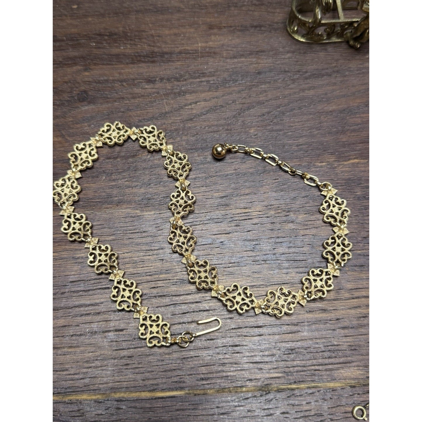 Vintage Avon Precious Pretenders Gold Tone Filigree Lace Choker Necklace 16”
