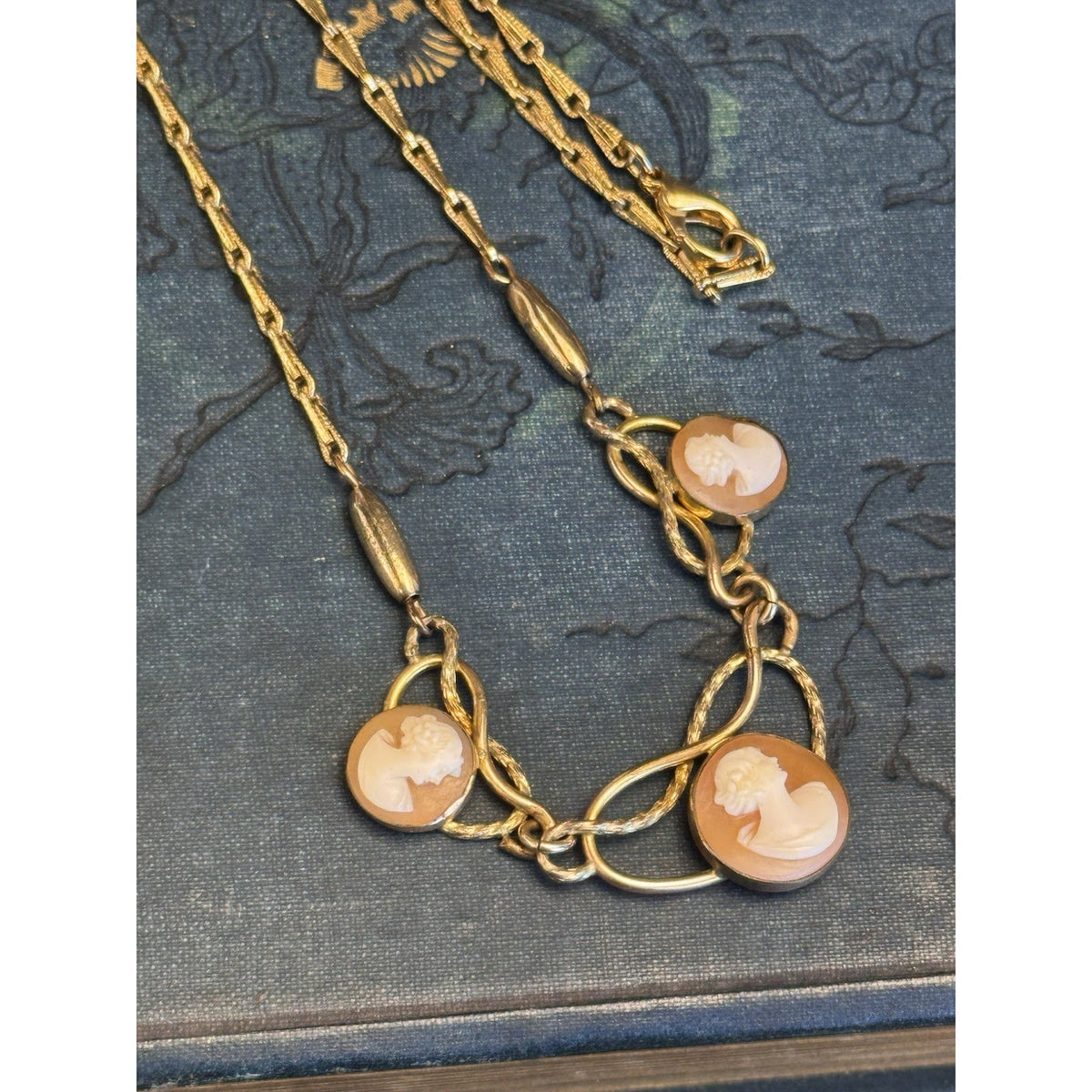 Cameo Necklace Three Portraits Goldtone Openwork Links Vintage Romantic 19”