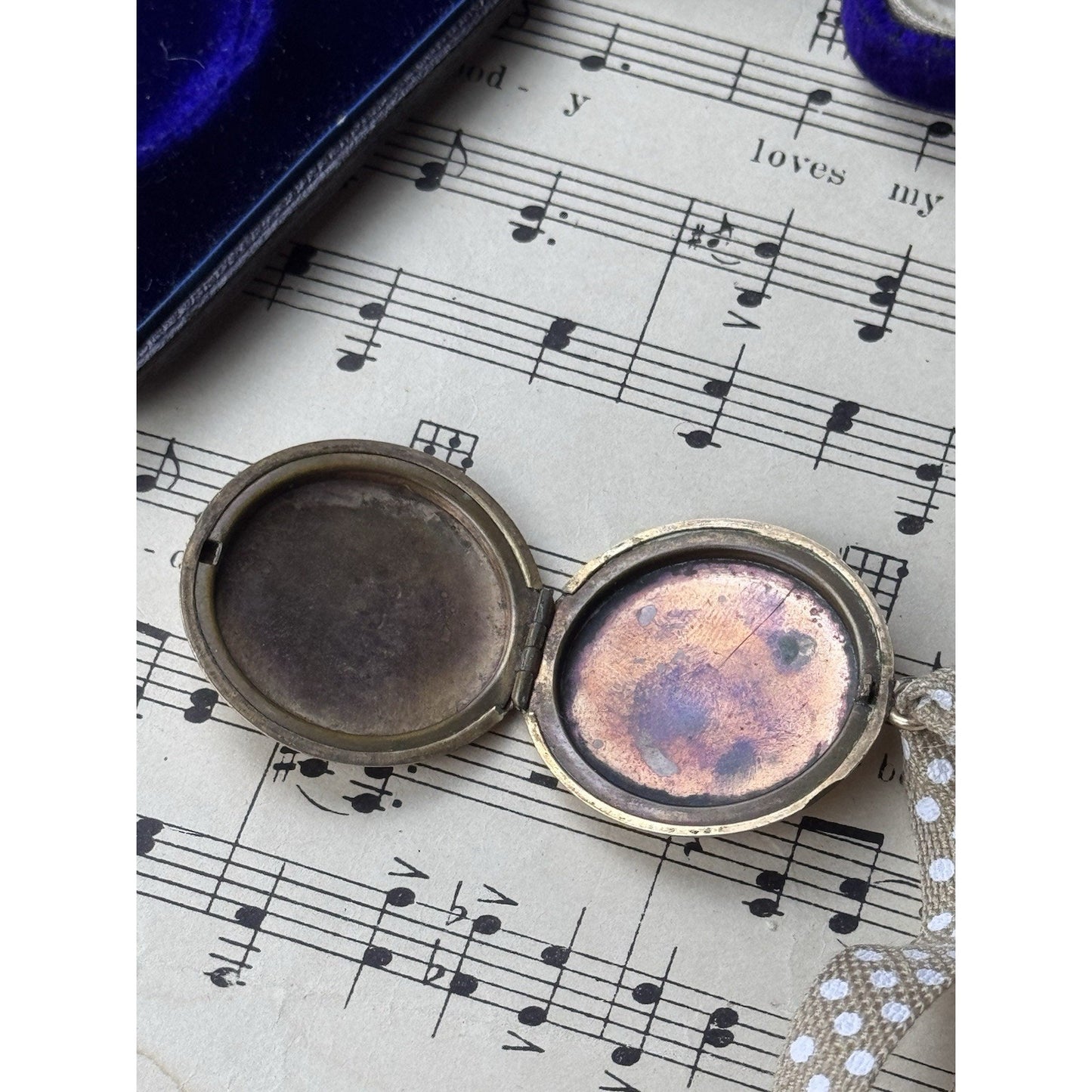 Vintage Gold-Filled Locket Danecraft Fleur-de-Lis 1 3/8”