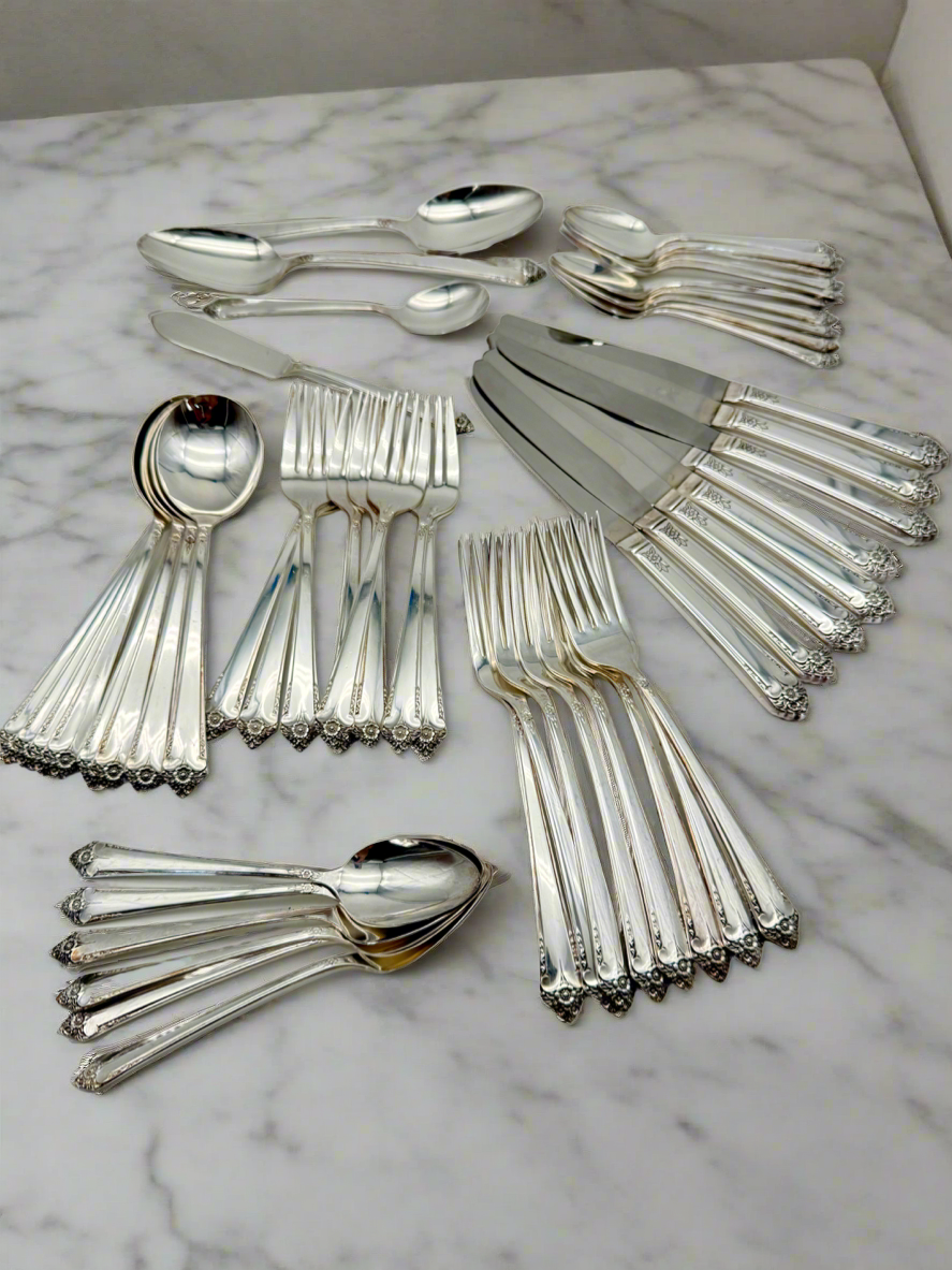 52 Pcs Roger’s Bros STARLIGHT 1950 Silverware Set For 8 In Wood Chest