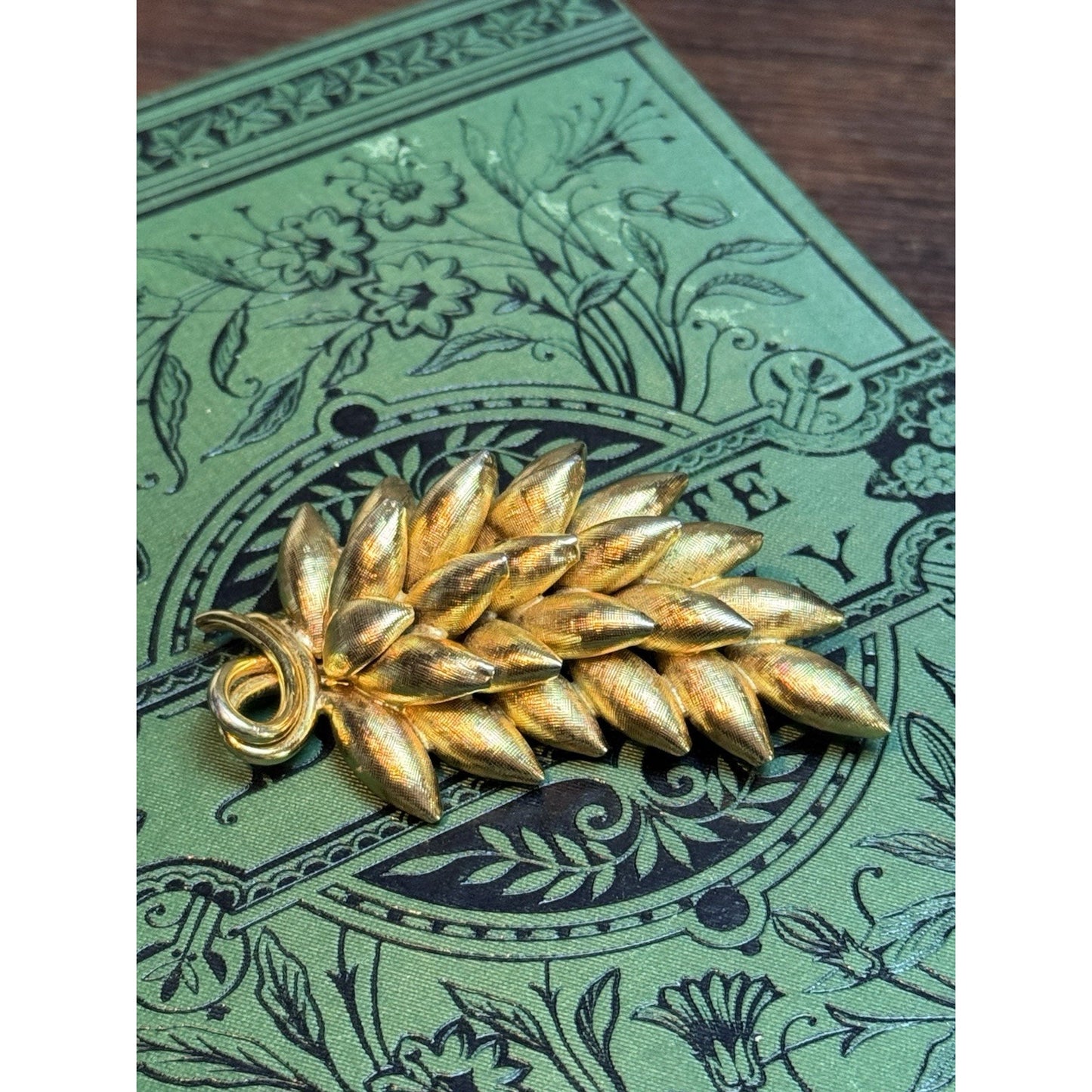 Vintage Brooch Wheat Sheaf Goldtone Statement Piece 2 5/8”
