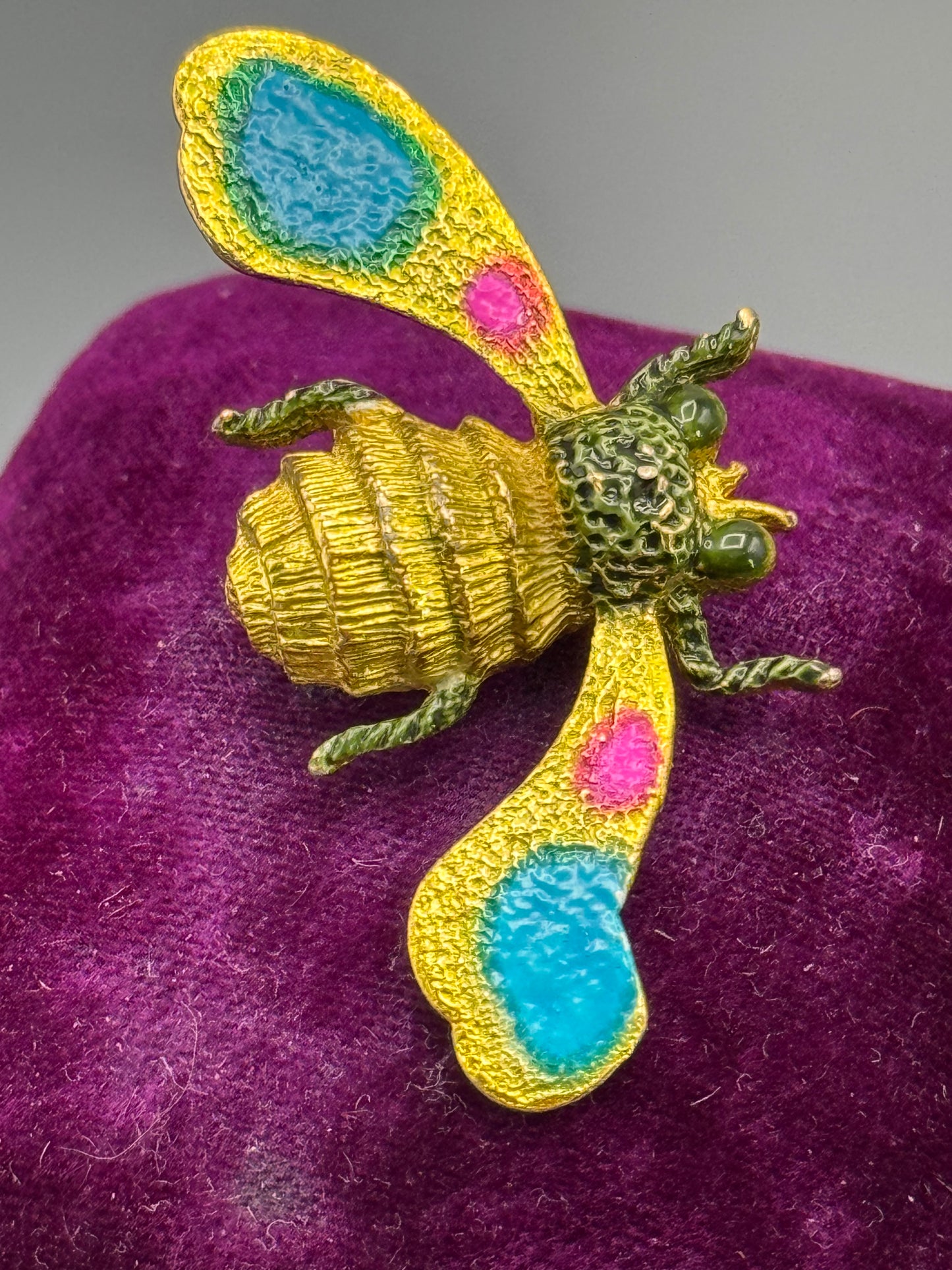 Vintage Goldtone Bee Brooch Enameled Insect Pin Figural 1.75”