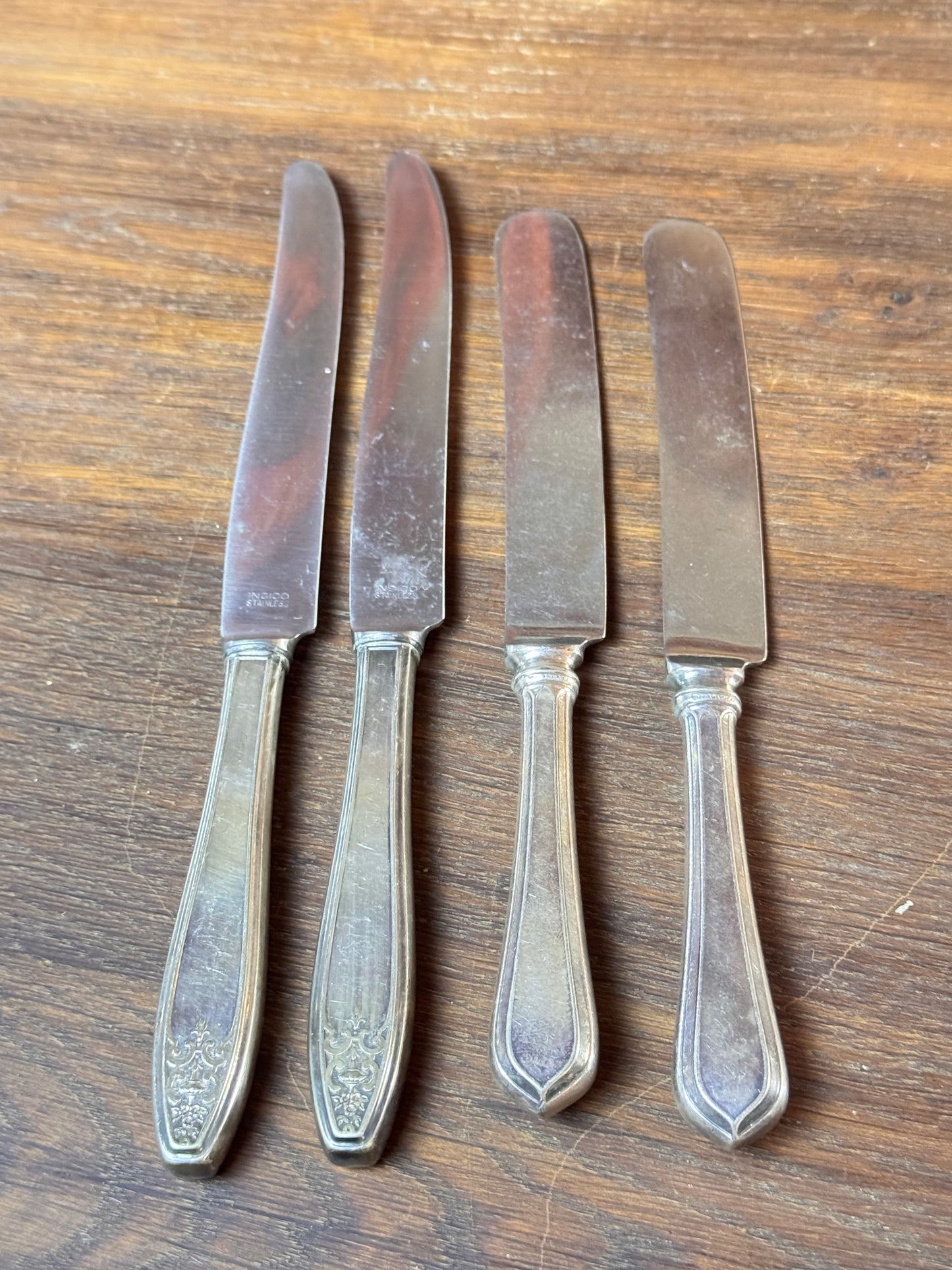 Set 4 Vintage Dinner Knives Silver Plate Handles Mixed Sizes