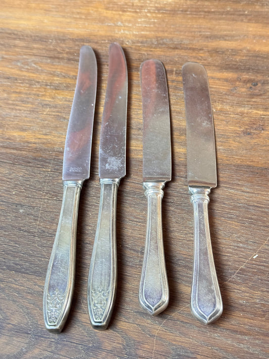 Set 4 Vintage Dinner Knives Silver Plate Handles Mixed Sizes