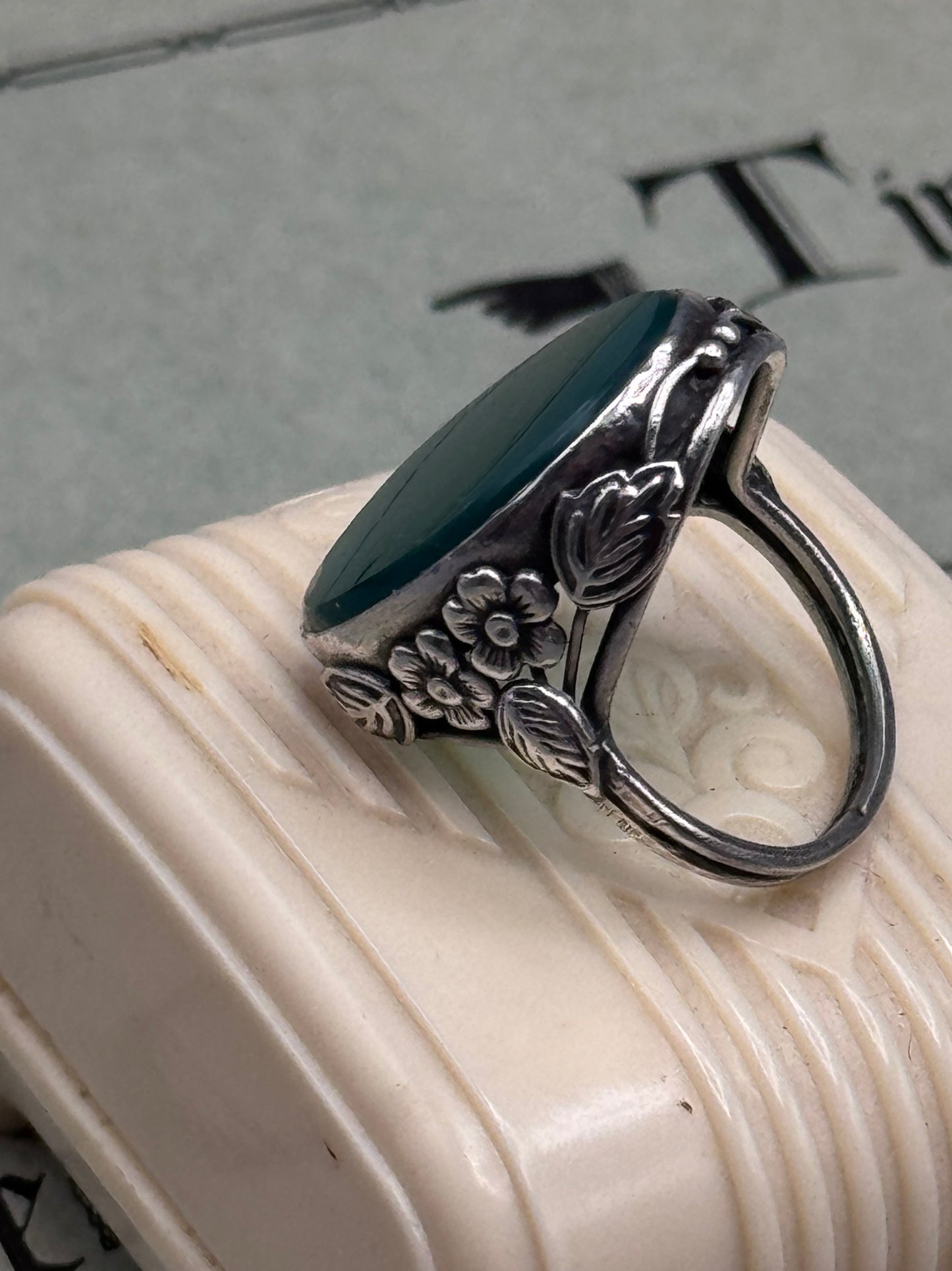 Sterling Silver TESTED Green STONE Ring Floral Statement Cocktail Ring Size 6