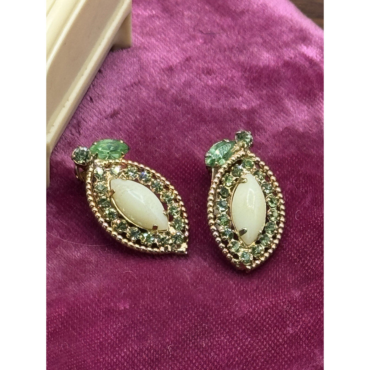 Vintage Weiss Clip On Earrings Green Rhinestone Milk Glass Goldtone 1” x 5/8”