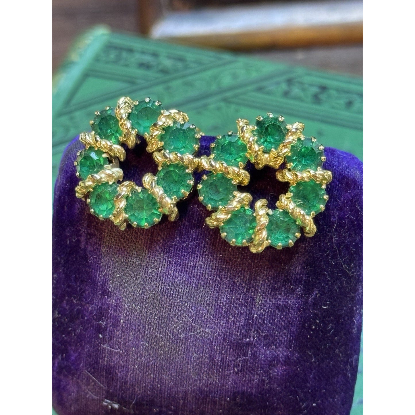 WEISS Green Rhinestone Clip On Earrings Goldtone Wreath Signed Vintage 7/8”