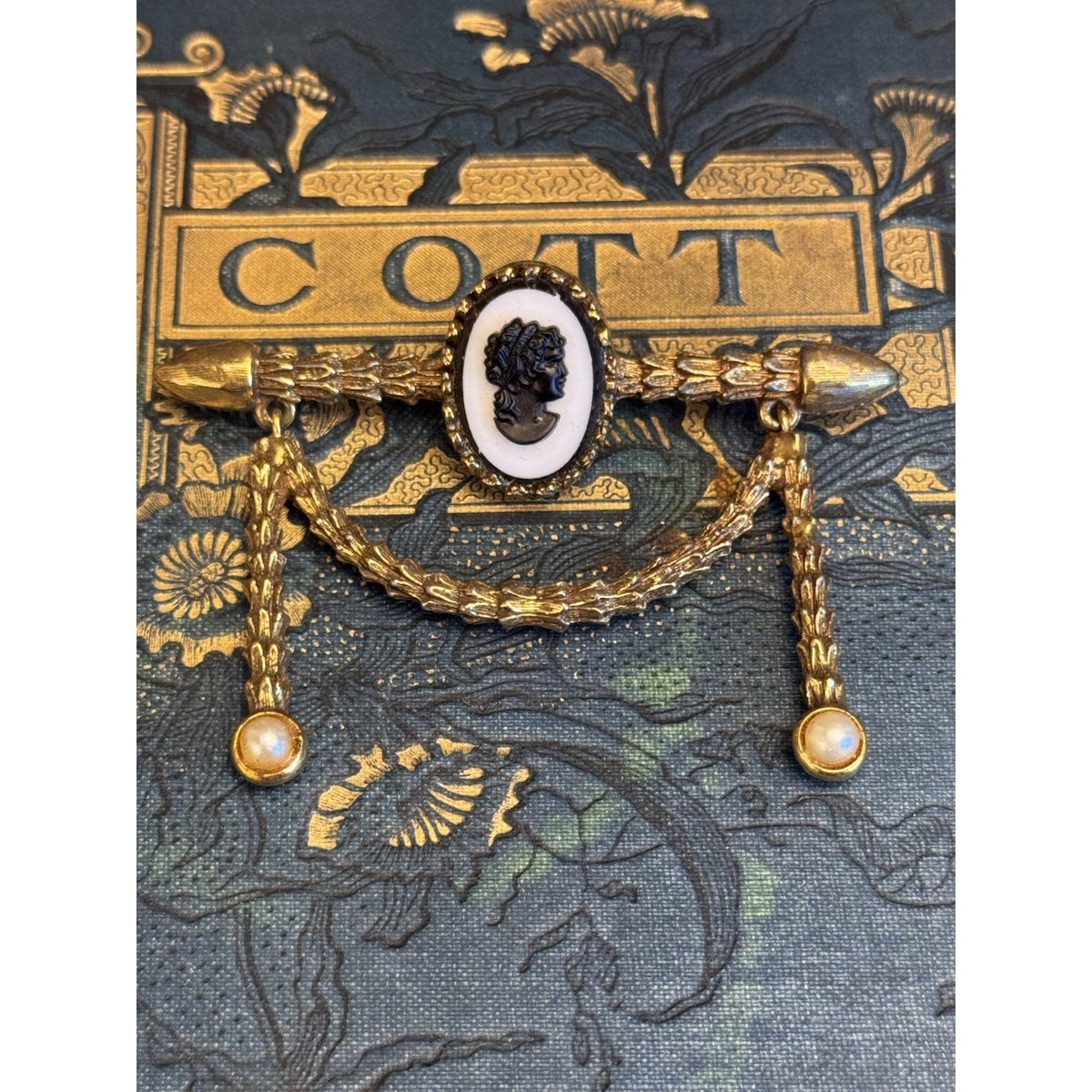 Cameo Brooch Signed JEANNE Black White Goldtone Faux Pearls Vintage 2.5” x 2”