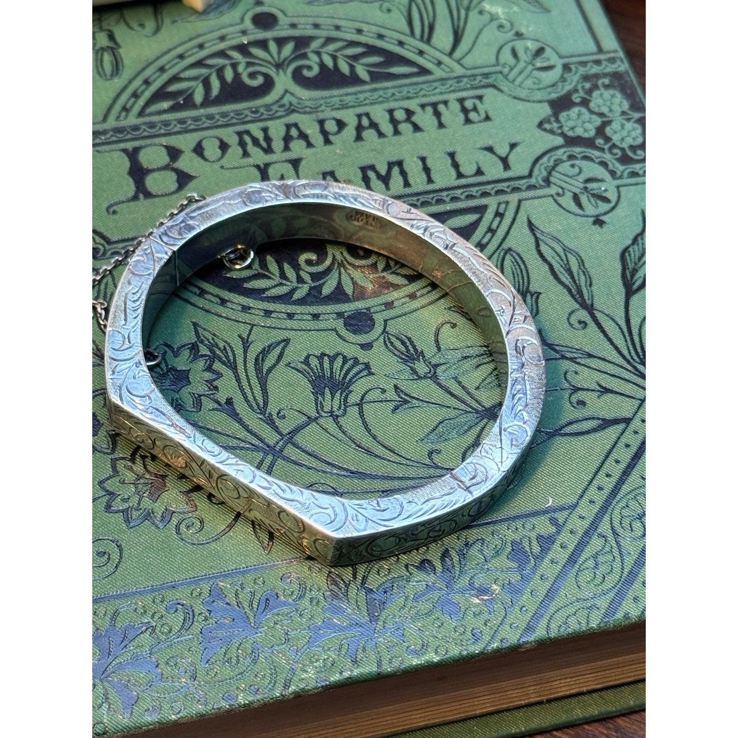 Vintage 925 Siam Silver Chased Hinged Bangle Bracelet Safety Chain 6.5”