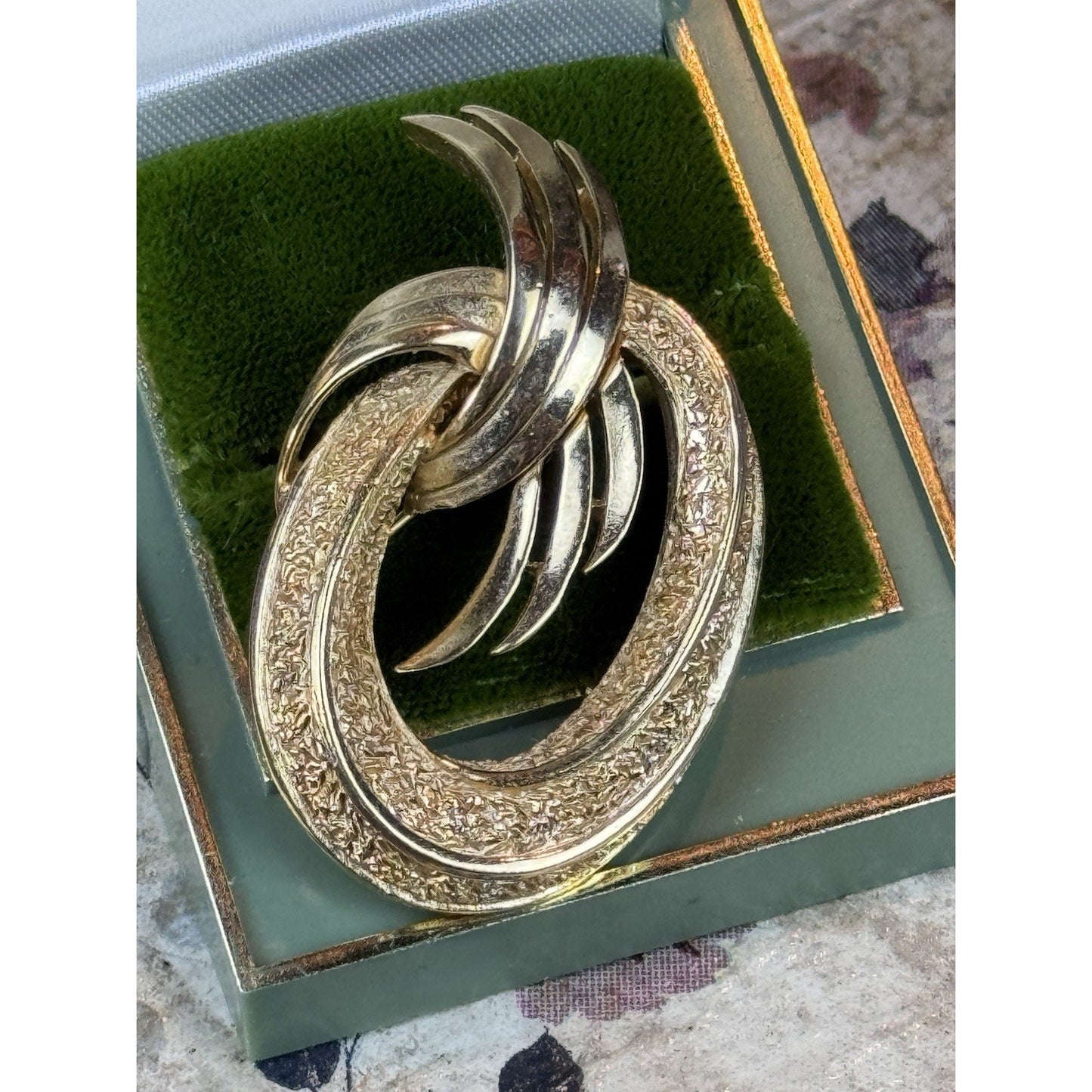 Vintage Crown Trifari Brooch Goldtone Modernist Textured Oval Abstract Pin