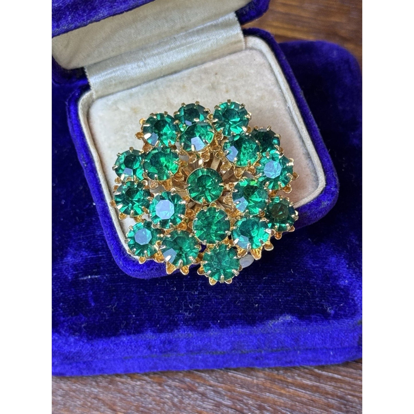 Vintage Green Rhinestone Brooch Goldtone Round Cluster Pin 1.75”