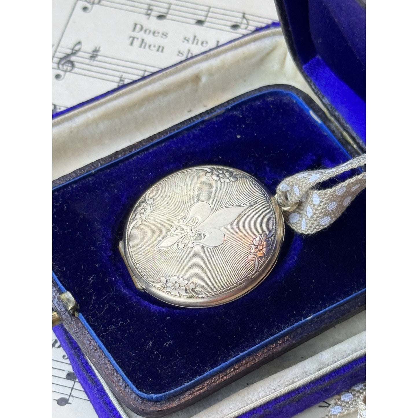 Vintage Gold-Filled Locket Danecraft Fleur-de-Lis 1 3/8”