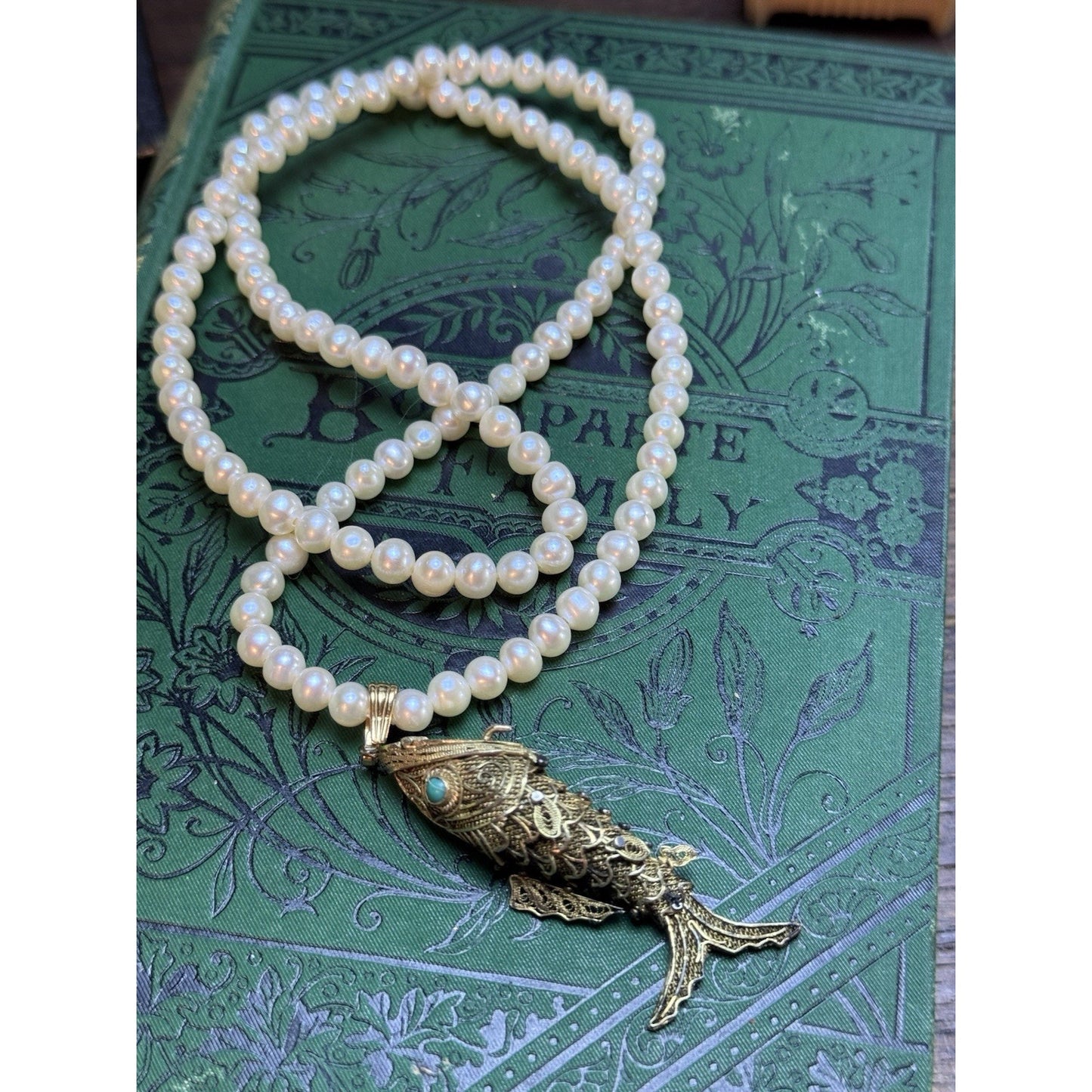 Goldtone Fish Pendant SILVER Filigree Faux Pearl Necklace Opening Fish 22”