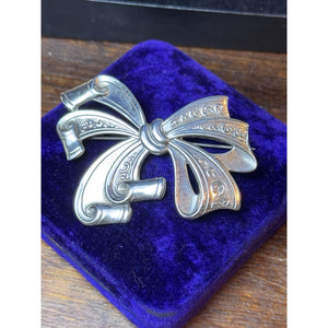 Vintage Sterling Silver Bow Brooch Ribbon Pin Repousse Scrollwork 2.75” 18.8g