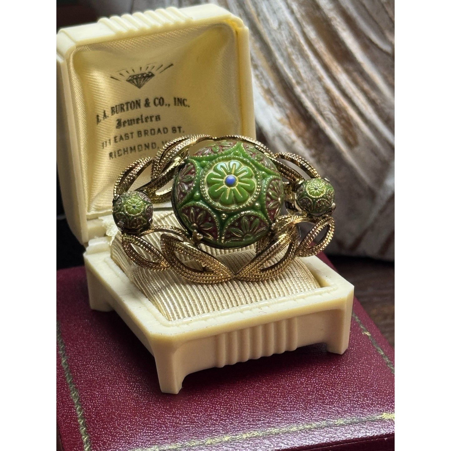 Vintage Art Glass Brooch Green Floral Cabochon Goldtone Filigree Pin 1.75”