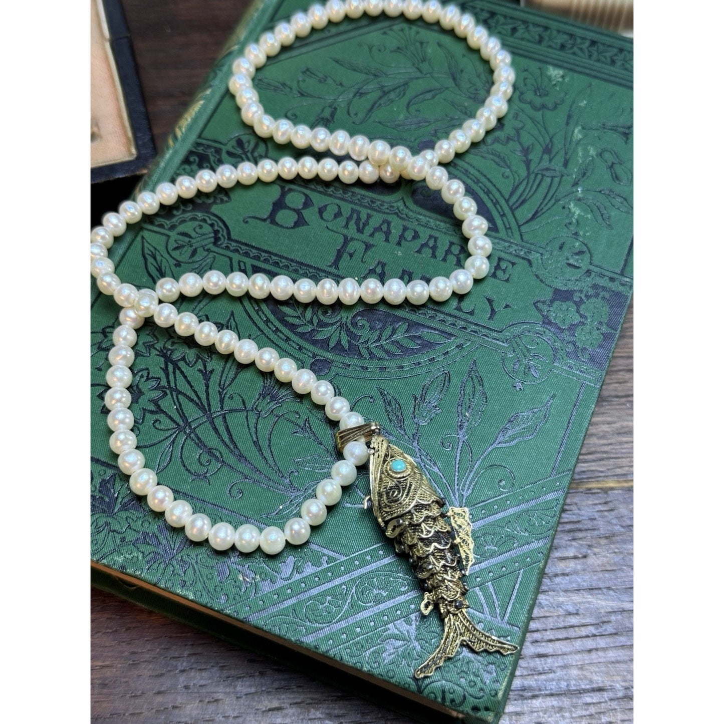 Goldtone Fish Pendant SILVER Filigree Faux Pearl Necklace Opening Fish 22”