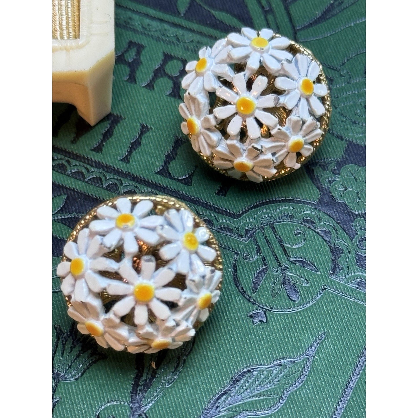 Vintage Daisy Brooch Earrings Set White Enamel Goldtone Clip On Patented