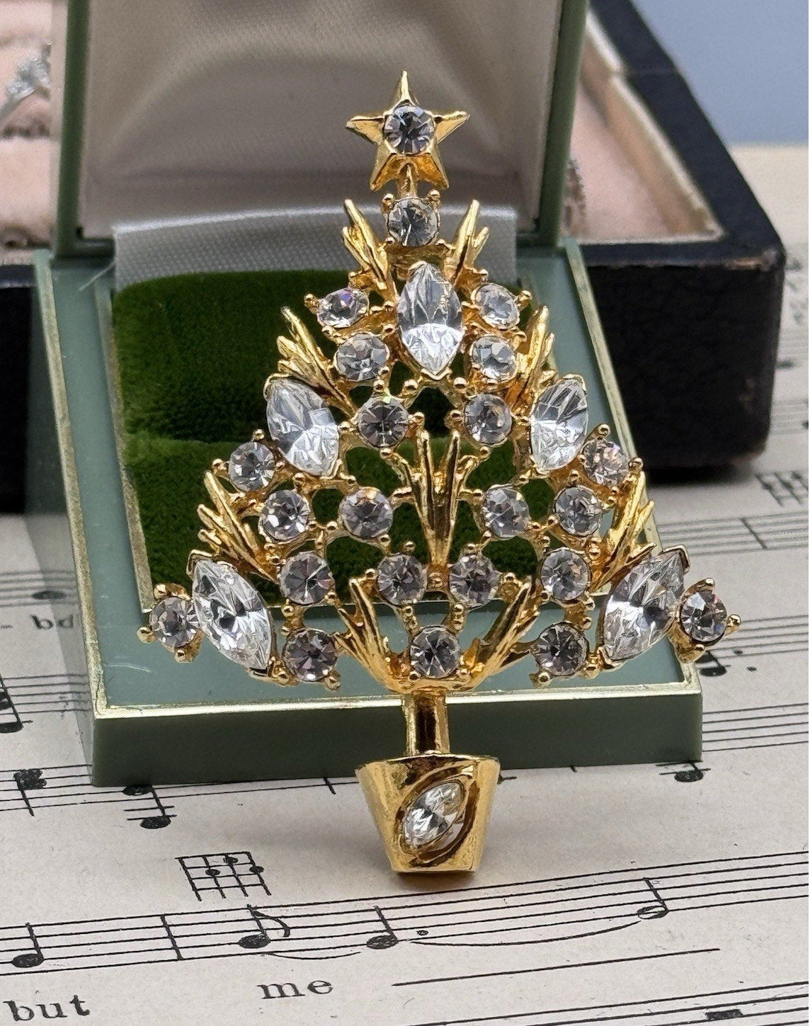 Christmas Tree Brooch Vintage Goldtone Clear Rhinestone Figural Pin 2.5” Holiday