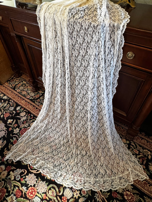 Vintage Soft Floral Lace Tablecloth Topper Ivory Cottage Chic 86” x 65”