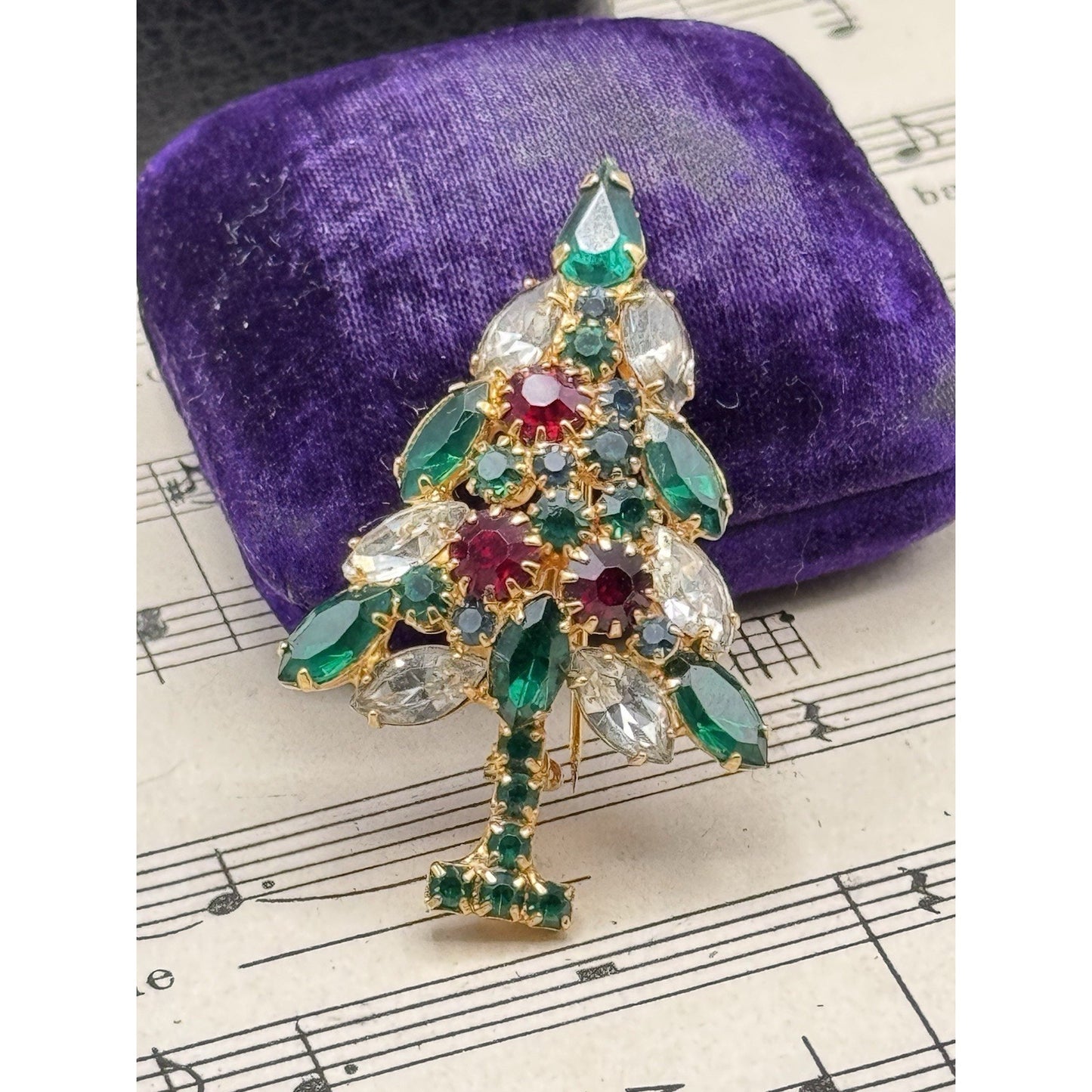 Vintage Christmas Tree Brooch Goldtone Red Green Clear Rhinestone Pin 2” Holiday