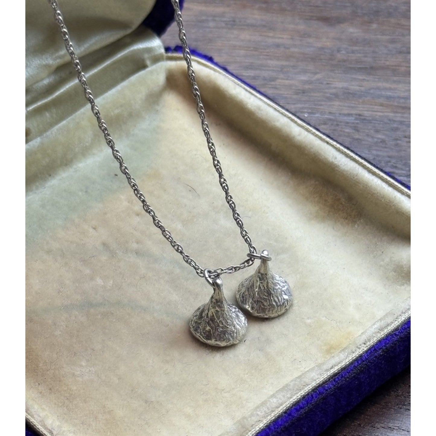 Sterling Silver Necklace Double “Kiss” Pendants 19” Whimsical Vintage