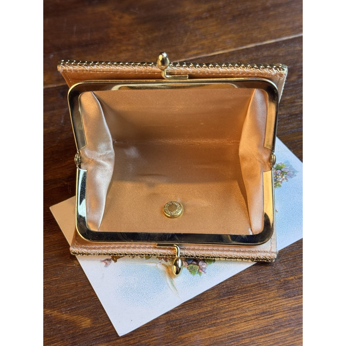 Goldtone Mesh Coin Purse Wallet Kiss Lock Peach Satin Lining 4.25” x 3.5”