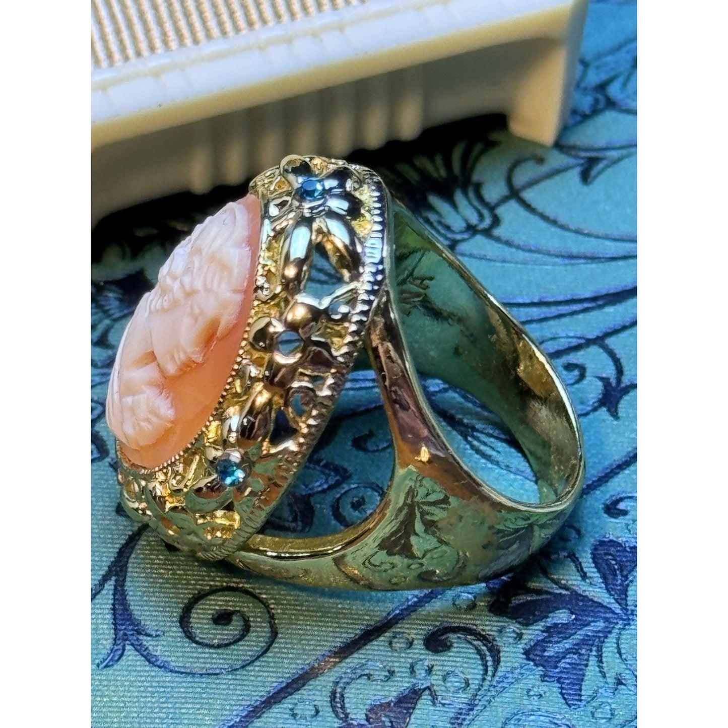 Vintage Faux Cameo Ring Goldtone Size 9 Rhinestone Accents Statement Jewelry
