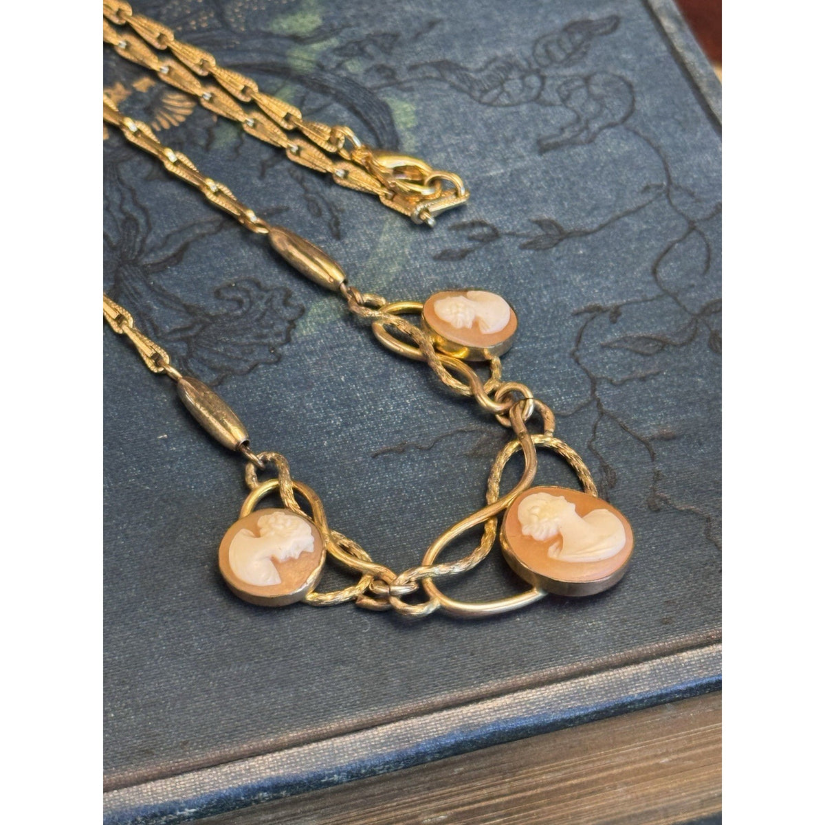 Cameo Necklace Three Portraits Goldtone Openwork Links Vintage Romantic 19”
