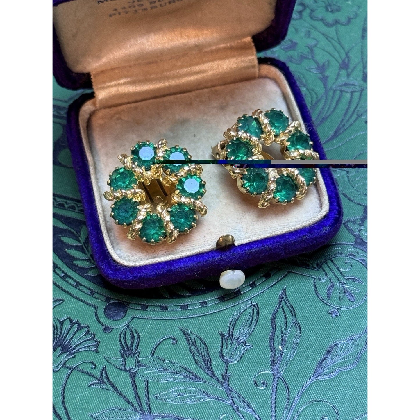 WEISS Green Rhinestone Clip On Earrings Goldtone Wreath Signed Vintage 7/8”