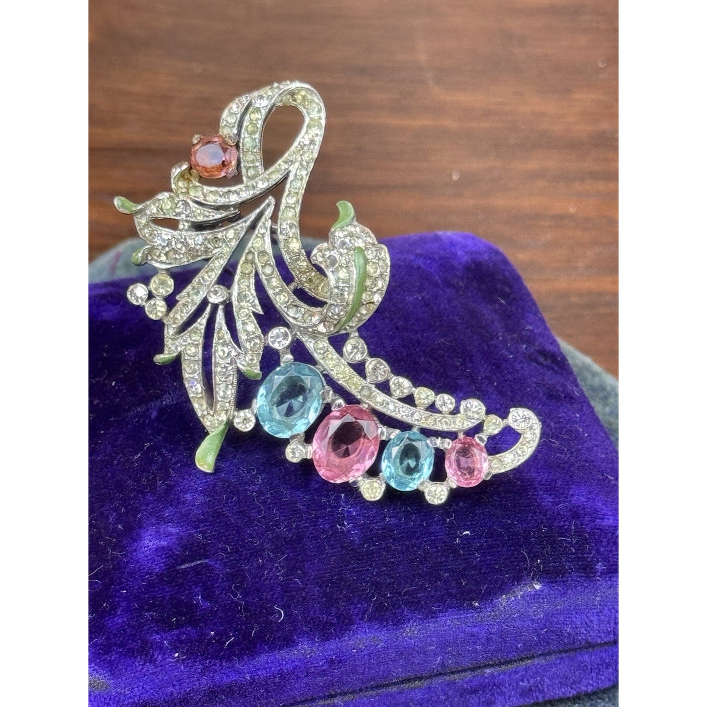 Vintage Crown Trifari Fur Clip Alfred Philippe 1940   Rhinestone
