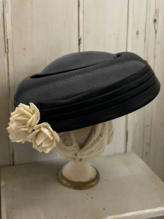 Vintage FACINATOR Hat Black Cream Roses 9”d