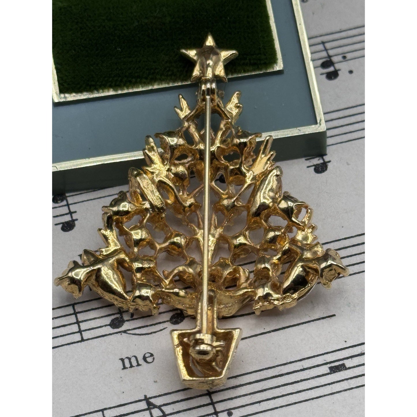 Christmas Tree Brooch Vintage Goldtone Clear Rhinestone Figural Pin 2.5” Holiday