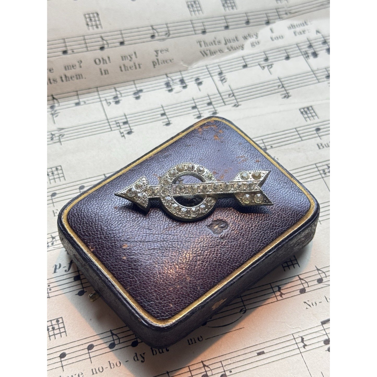 Vintage ARROW Brooch Art Deco Rhinestone Pot Metal 2” x .75”