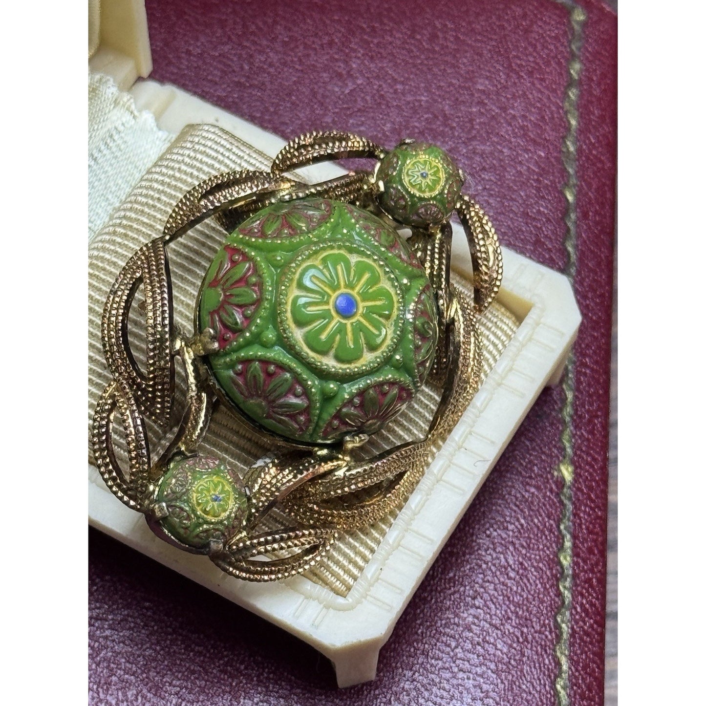 Vintage Art Glass Brooch Green Floral Cabochon Goldtone Filigree Pin 1.75”