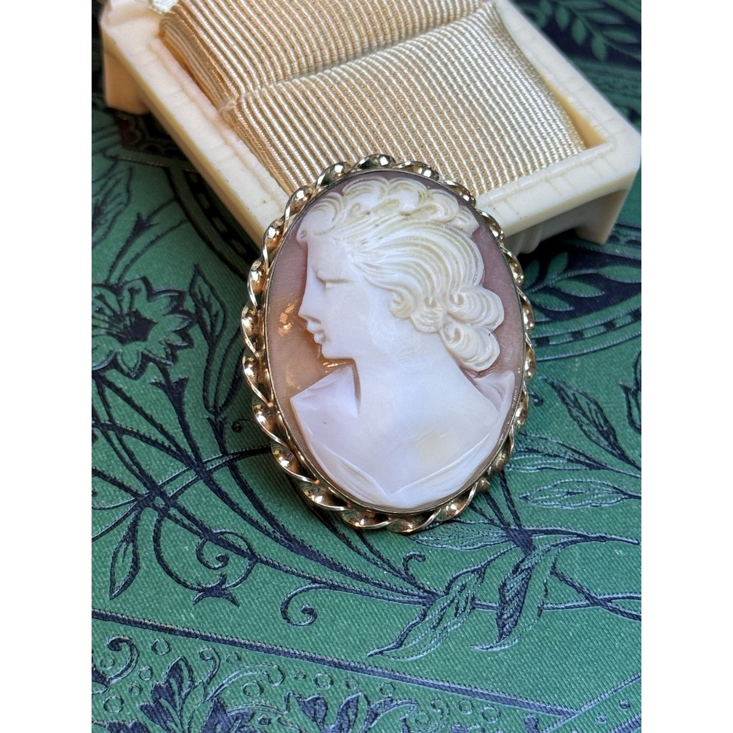 Vintage 12K Gold-Filled Left Facing Carved Shell Cameo Brooch Pendant