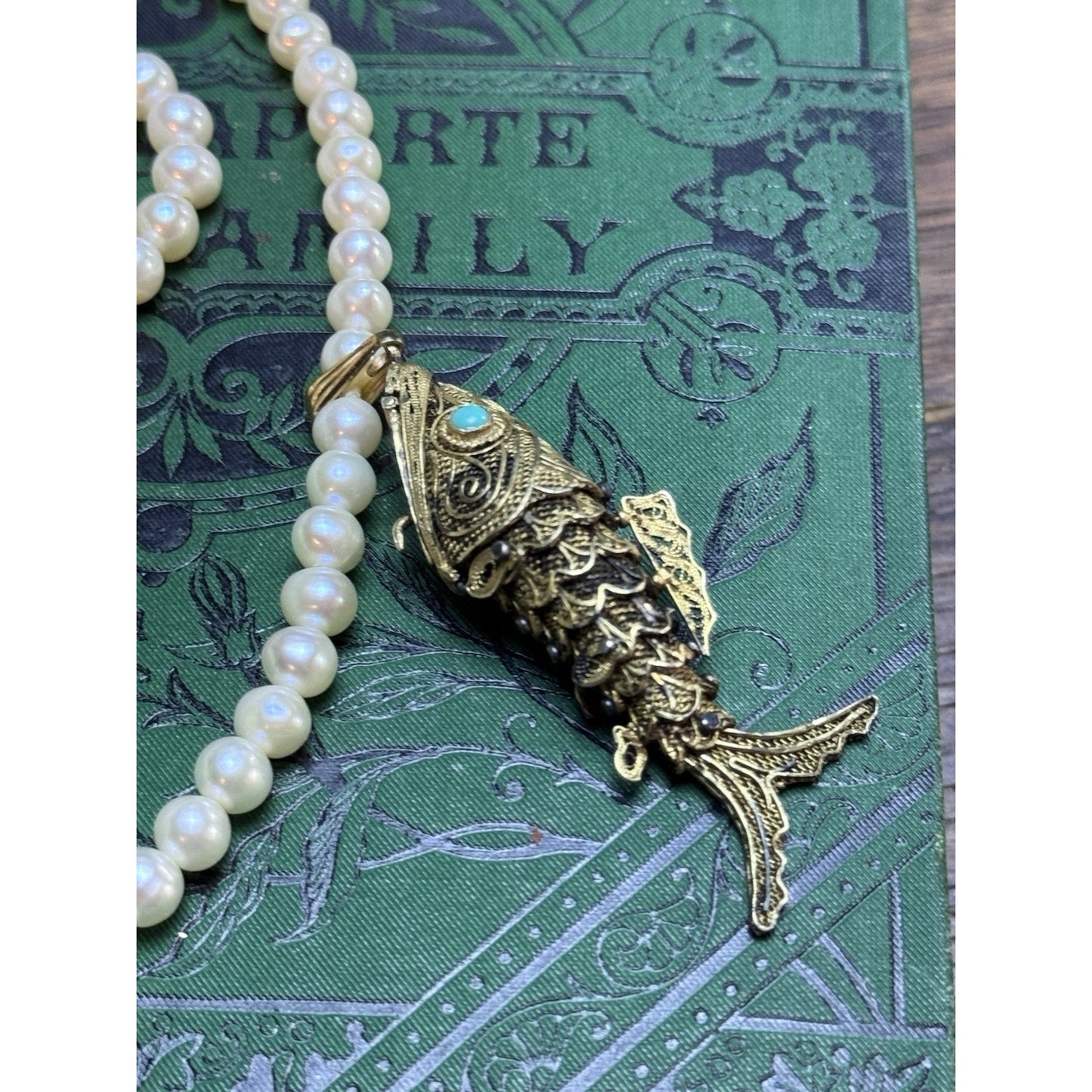 Goldtone Fish Pendant SILVER Filigree Faux Pearl Necklace Opening Fish 22”