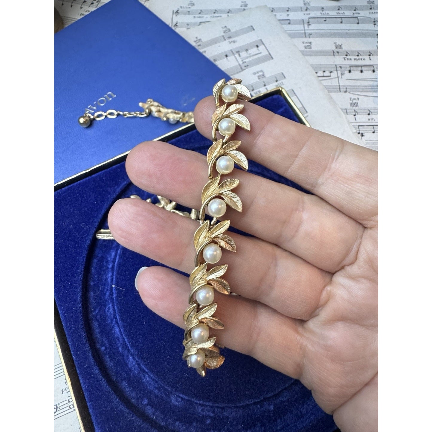 Vintage Avon Goldtone Faux Pearl Leaf Choker Necklace 15” Original Box Signed