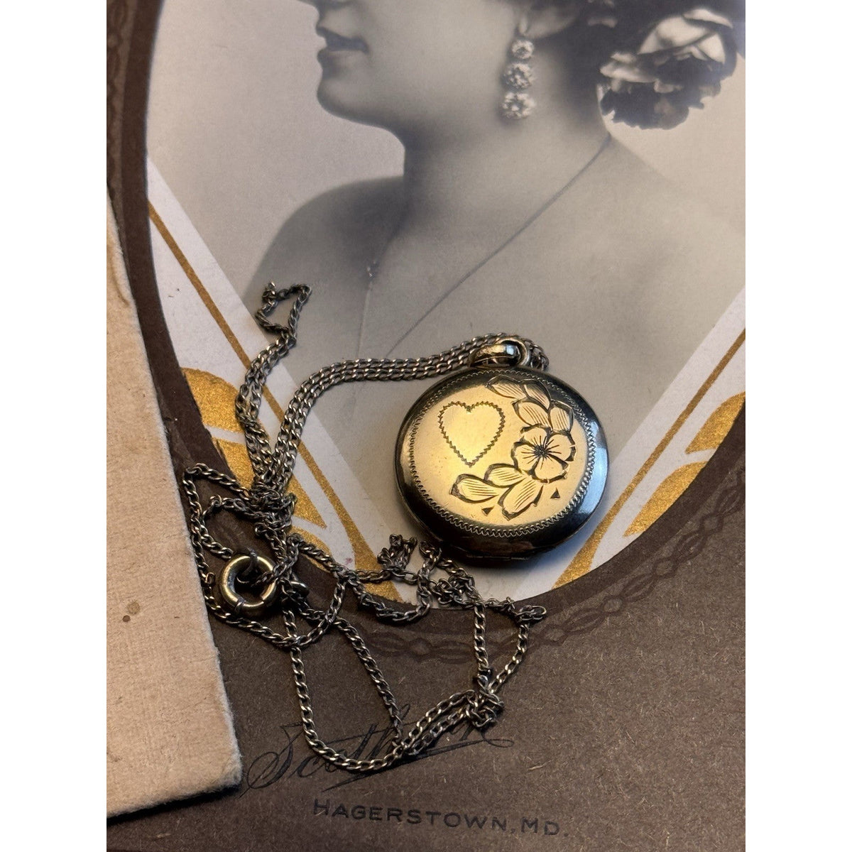 Gold-Filled Round Photo Locket Necklace Floral Heart JOYCE 19”