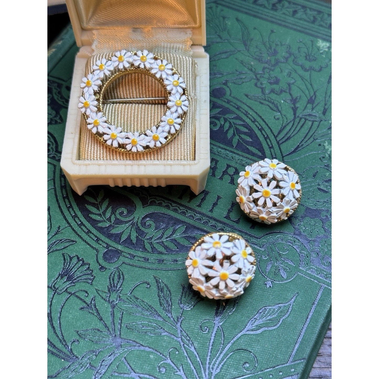 Vintage Daisy Brooch Earrings Set White Enamel Goldtone Clip On Patented