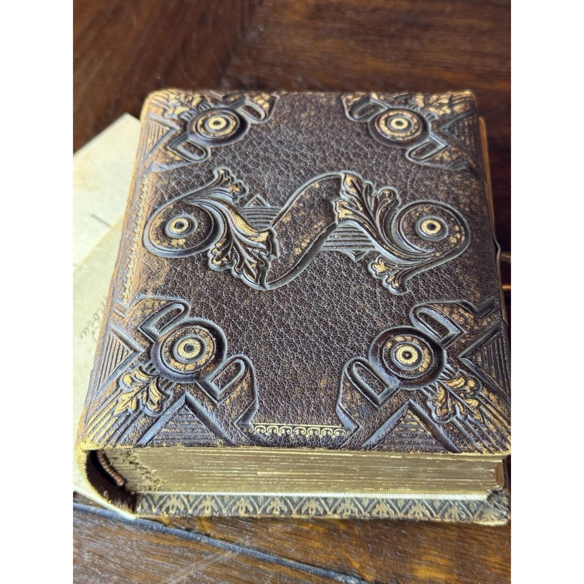 Antique Photo Album 18 Victorian Portraits Embossed Cover Clasp 6”x5” DAMAGED