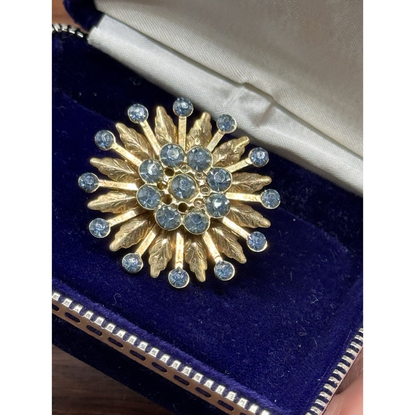 Vintage Brooch Blue Rhinestone Goldtone Floral Sunburst Statement Pin 1.5”