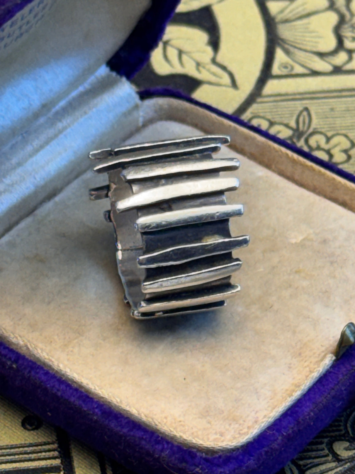 Silver Artisan Ring Modernist Sculptural Raised Bar Wide Band Size 7.5