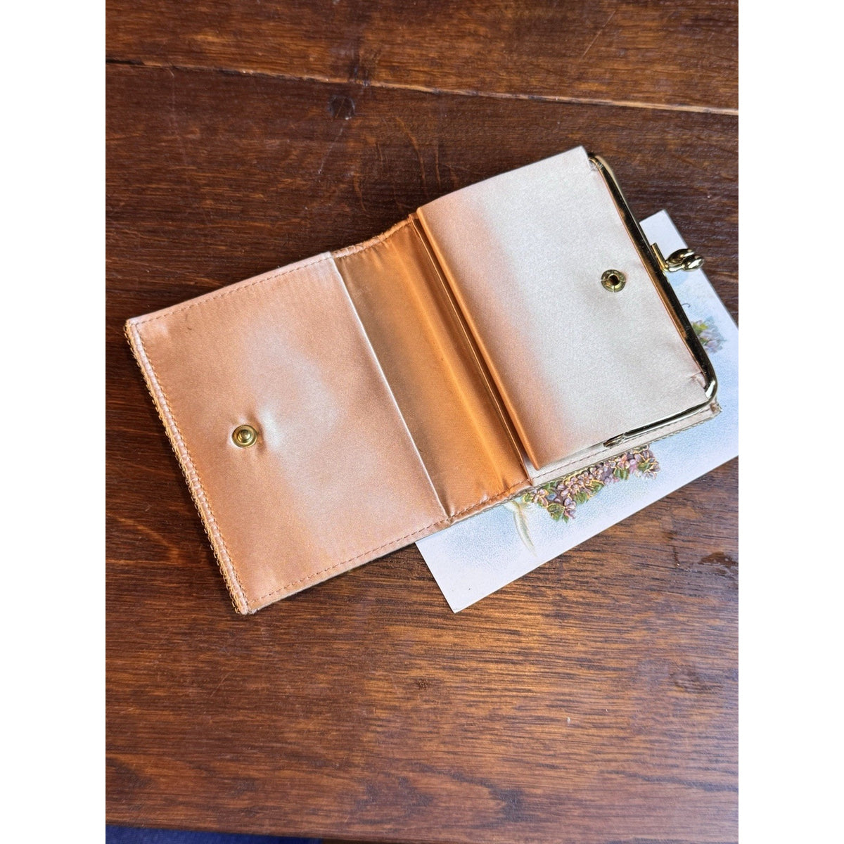 Goldtone Mesh Coin Purse Wallet Kiss Lock Peach Satin Lining 4.25” x 3.5”