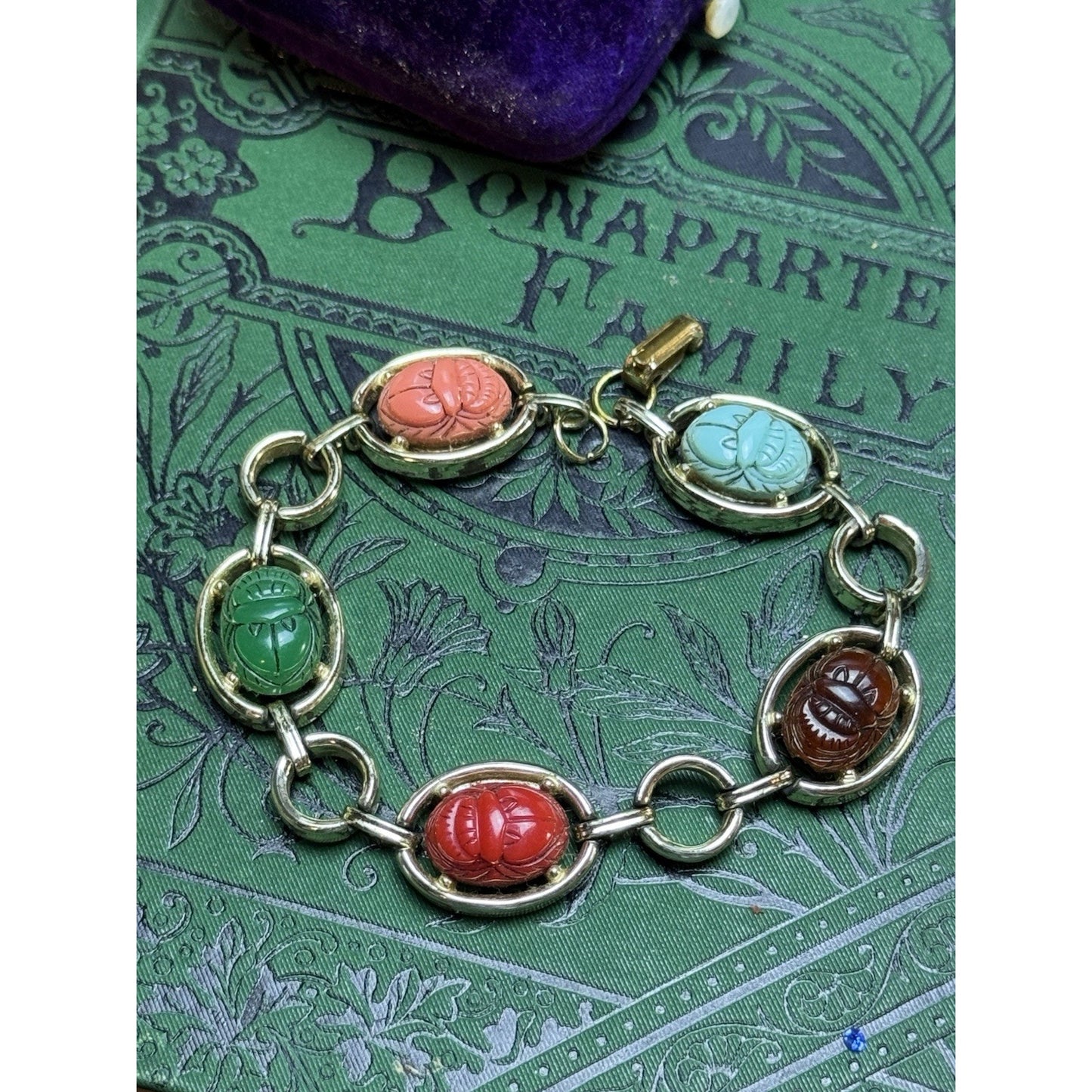 Vintage Egyptian Revival Scarab Bracelet Goldtone Thermoset Scarabs 7.5”