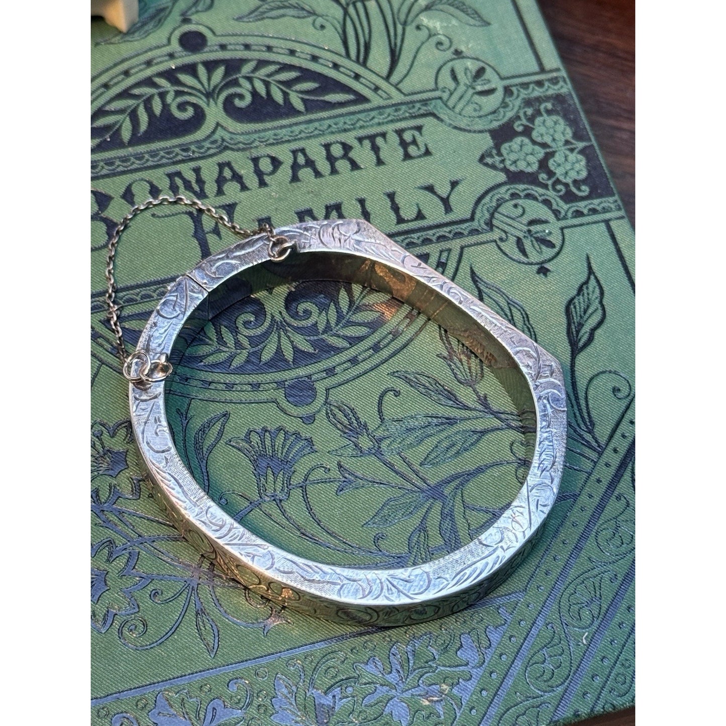 Vintage 925 Siam Silver Chased Hinged Bangle Bracelet Safety Chain 6.5”