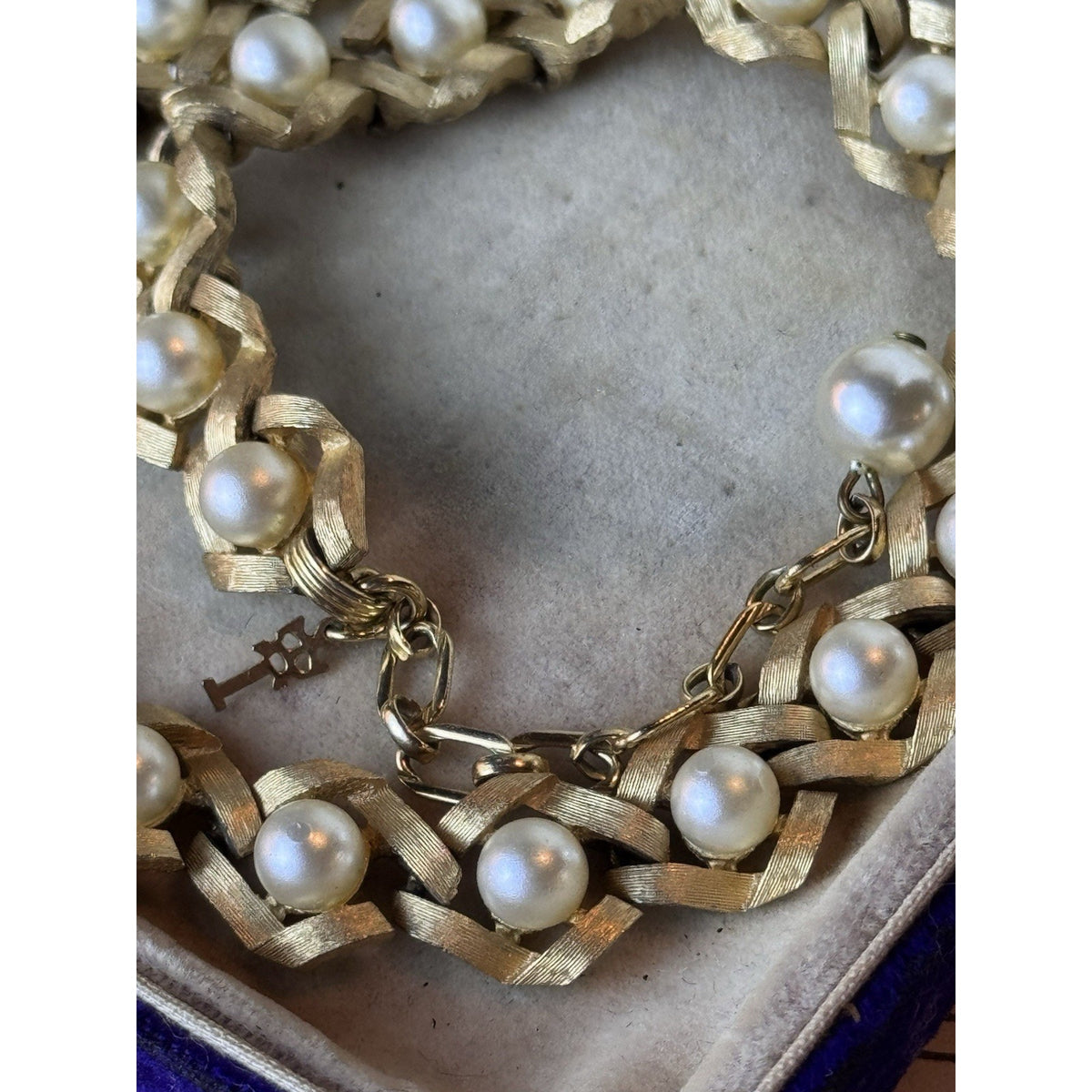 Vintage Trifari Faux Pearl Necklace Brushed Goldtone Signed Adjustable 16” x .5”
