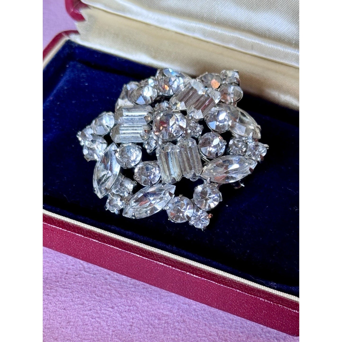 Vintage WEISS Brooch Rhinestone Clear Crystal Wreath Pin Signed 2”